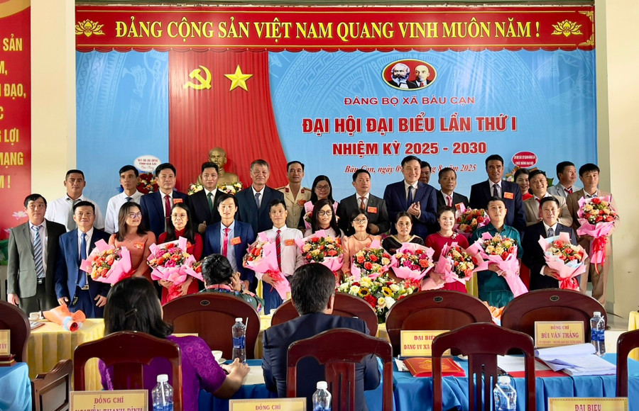 Ban Chấp hành Đảng bộ xã Bàu Cạn nhiệm kỳ 2025-2030 ra mắt Đại hội. Ảnh: Minh Phương bau-can-2.jpg