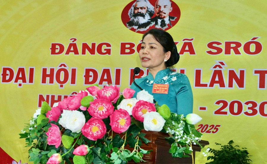 Đồng chí Nguyễn Thị Phong Vũ - Ủy viên Ban Thường vụ Tỉnh ủy, Trưởng Ban Tuyên giáo và Dân vận Tỉnh ủy phát biểu chỉ đạo tại Đại hội. Ảnh: Minh Phương truong-ban-tuyen-giao.jpg