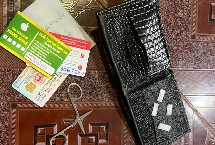 Tang vật được lực lượng Công an xã Ia O thu giữ trên người đối tượng. Ảnh: CACC tang-vat.jpg