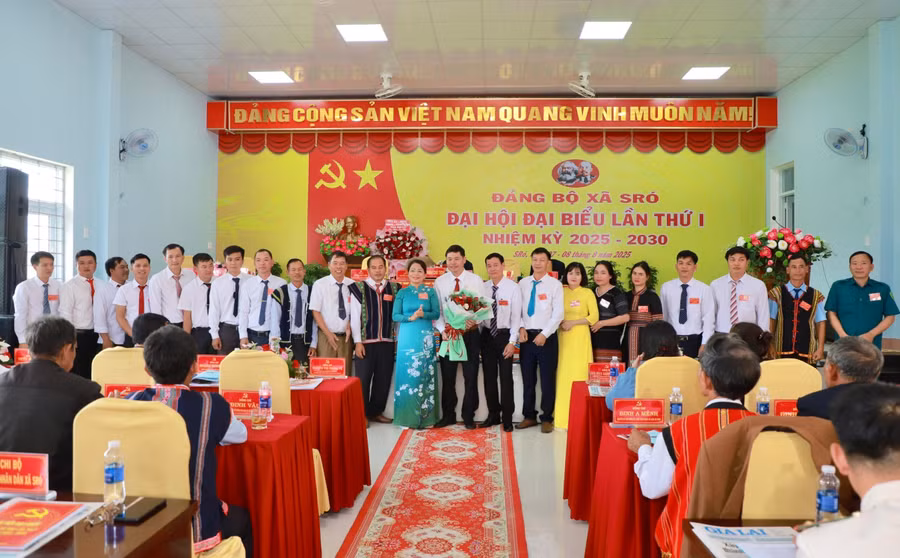 ban-chap-hanh-dang-bo-xa-sro-nhiem-ky-2025-2030-ra-mat-dai-hoi.jpg