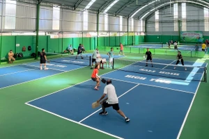 Sân pickleball High Five (số 5 Bùi Dự, TP. Pleiku) thu hút đông đảo người chơi. Ảnh: L.V.N