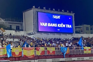 V-League vòng 8: Đại chiến vì ngôi đầu, VAR phủ sóng dày đặc