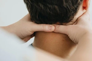 Massage cổ vai gáy không đúng cách gây ra những nguy cơ gì?