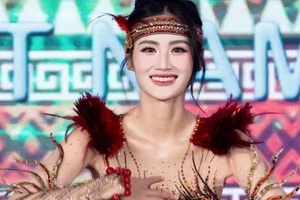 Khán giả bình luận tiết mục múa của Ý Nhi
