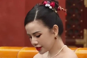 MC Bích Hồng xin lỗi sau khi bị cắt sóng