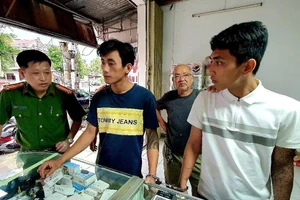 Đắk Lắk: Bắt 2 đối tượng khống chế người dân cướp tài sản