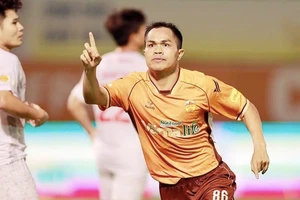 HAGL vừa biết cách trụ hạng lại vừa khiến cuộc đua vô địch trở nên 'khó thở'