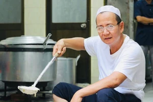 TP.HCM nghĩa tình: Bát cháo gà của người Hồi giáo vào tháng Ramadan thiêng liêng