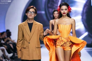 Từ suýt trượt đại học đến thủ khoa thời trang, chàng trai thiết kế cho 'chị đẹp'