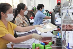 Bộ Nội vụ sẽ hướng dẫn chính sách tiền lương cho cán bộ xã, phường sau sáp nhập