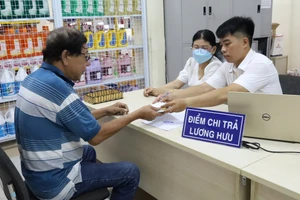 Thủ tướng chỉ đạo chi trả lương hưu, trợ cấp BHXH tháng 5 sớm