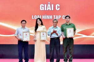 Giảng viên Lê Thị Tình được trao giải C tại cuộc thi “Chính luận về bảo vệ nền tảng tư tưởng của Đảng, đấu tranh phản bác các quan điểm sai trái, thù địch” năm 2023 (ảnh nhân vật cung cấp).