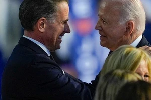 Báo Mỹ: Tổng thống Biden vẫn tự tin đánh bại ông Trump, hối hận vì rút lui