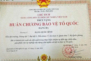 Chủ tịch nước truy tặng Huân chương Bảo vệ Tổ quốc hạng Ba cho 12 liệt sĩ