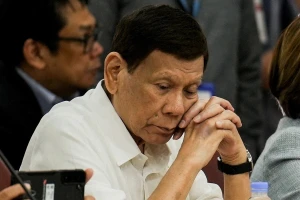 Cựu Tổng thống Philippines Rodrigo Duterte dự phiên điều trần liên quan cuộc chiến chống ma túy của chính quyền ông ngày 13-11. Ảnh: Reuters