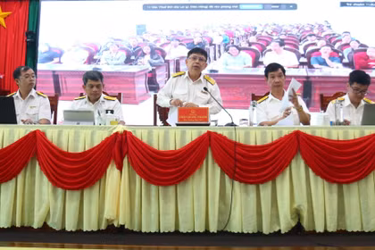 Thuế tỉnh phổ biến chính sách hỗ trợ thuế đến các doanh nghiệp. Ảnh: Tiến Sỹ