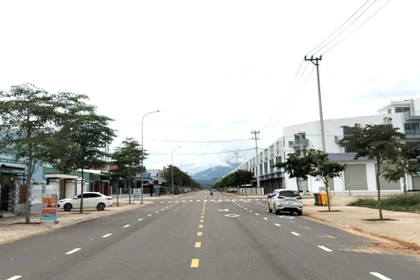 Khu công nghiệp, đô thị và dịch vụ Becamex VSIP Bình Định có đầy đủ hạ tầng, với nhiều dịch vụ tiện ích, đáp ứng nhu cầu của các nhà đầu tư và người lao động. Ảnh: Tiến Sỹ