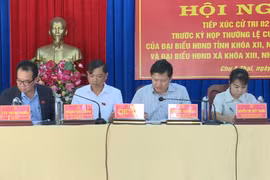 Phó Chủ tịch Thường trực HĐND tỉnh Trương Văn Đạt tiếp xúc cử tri tại xã Chư A Thai.