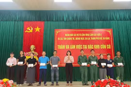 Đoàn công tác các địa phương làm việc tại Đặc khu Cồn Cỏ.