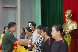 Binh đoàn 15 trao gần 14.000 suất quà nhân dịp Quốc khánh 2-9