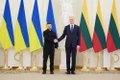 Tổng thống Ukraine Volodymyr Zelensky hội đàm với Tổng thống Litva Gitanas Nauseda tại thủ đô Vilnius. Ảnh: X