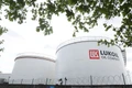 Các bể chứa dầu thuộc công ty Lukoil của Nga tại Brussels, Bỉ. Ảnh: AFP