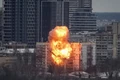 Vụ nổ nghi do UAV Nga gây ra khi đâm vào tòa nhà tại Kiev, Ukraine ngày 2712. Ảnh Reuters
