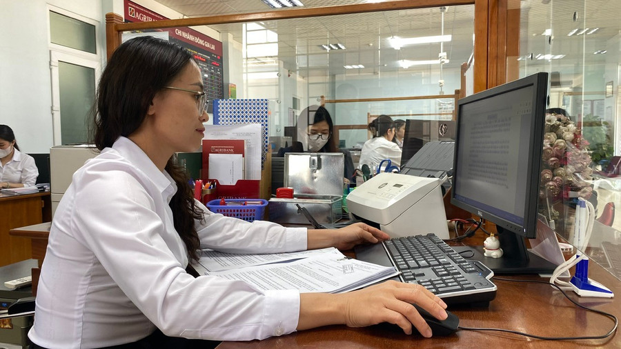 Agribank Chi nhánh Đông Gia Lai đang triển khai các gói cho vay tiêu dùng, đời sống, mua nhà ở với lãi suất ưu đãi dành cho khách hàng. Ảnh: Sơn Ca z6727624814089-18c0c994ce8edea81e7d7f3538701109.jpg