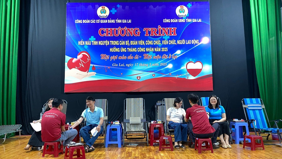 Chương trình hiến máu tình nguyện là một hoạt động ý nghĩa hưởng ứng Tháng công nhân năm 2025. Ảnh: Sơn Ca z6609777157779-b4ba8129b823aa4b768cac35c4b31623.jpg