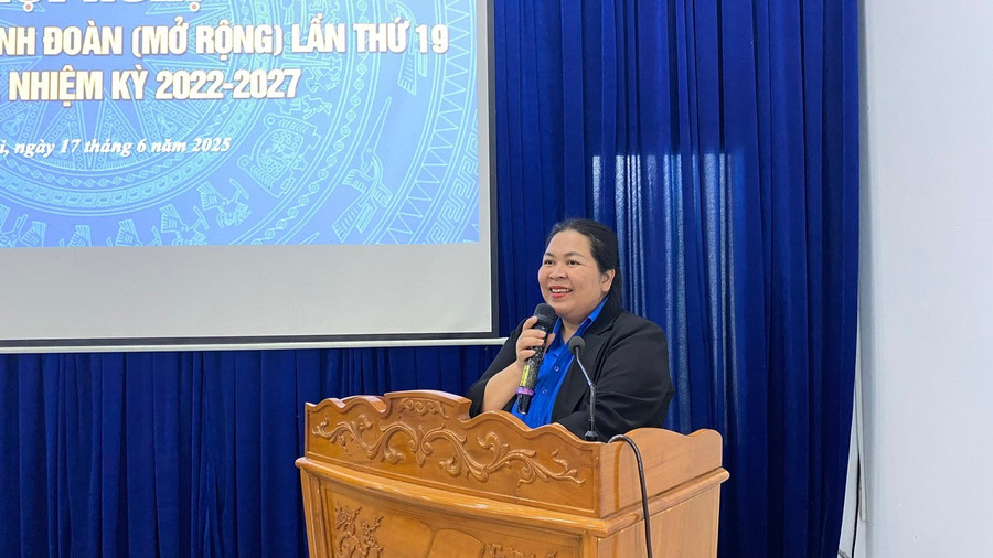 Đồng chí Hà Thị Giang Thảo-Ủy viên Ban chấp hành Trung ương Đoàn, Tỉnh uỷ viên, Bí thư Tỉnh đoàn Gia Lai phát biểu khai mạc hội nghị. Ảnh: Sơn Ca z6714112336231-ef75e9fd7266a5af12c6664d08570eb0.jpg