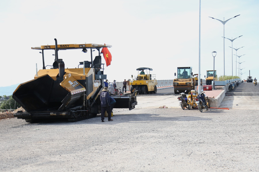 Đẩy nhanh tiến độ giải ngân các dự án giao thông trọng điểm. Ảnh T.SỸ cong-tac-giai-ngan-tot-tao-dong-luc-cho-cac-nha-thau-day-nhanh-tien-do-cthi-cong-cac-cong-trinh-giao-thong-trong-diem-anh-tsy.jpg