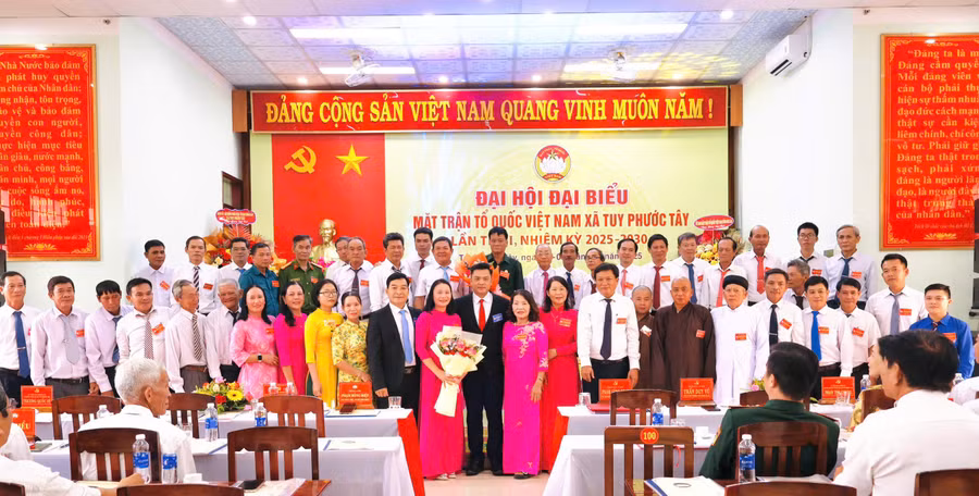 dai-hoi-mttq-xa-tuy-phuoc-tay3.jpg