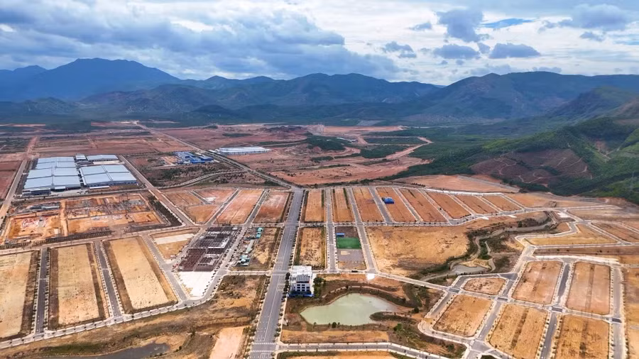 den-nay-khu-cong-nghiep-becamex-binh-dinh-da-thu-hut-10-du-an.jpg