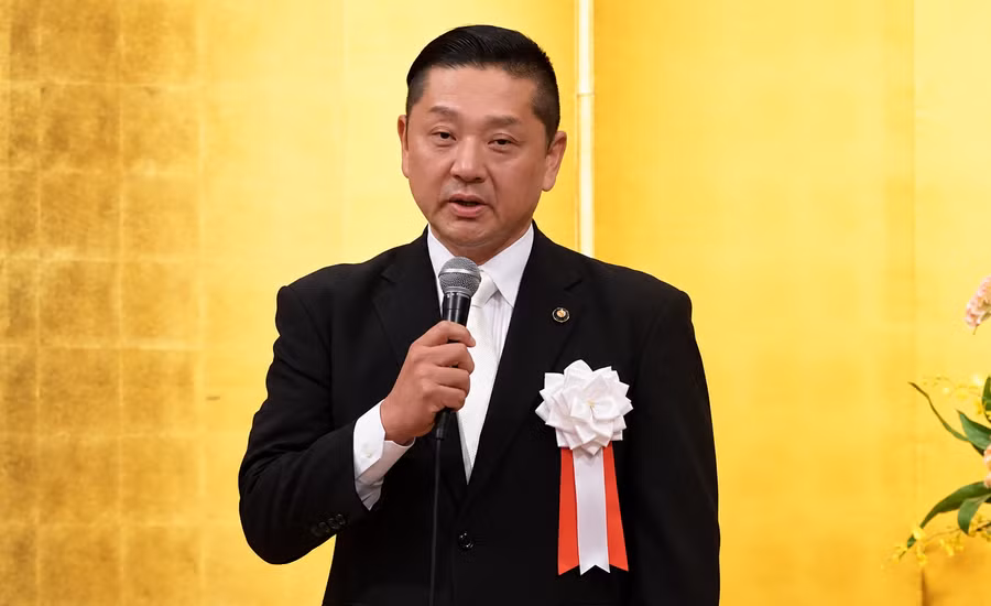 thi-truong-thanh-pho-izumisano-chiyomatsu-hiroyasu-phat-bieu-tai-buoi-lam-viec.png