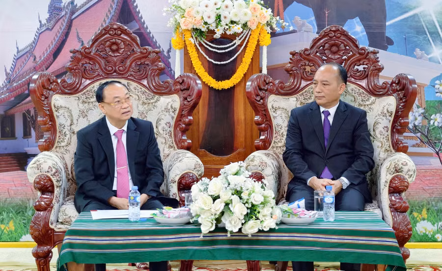 bi-thu-tinh-uy-thai-dai-ngoc-chuc-tet-tinh-attapeu.jpg