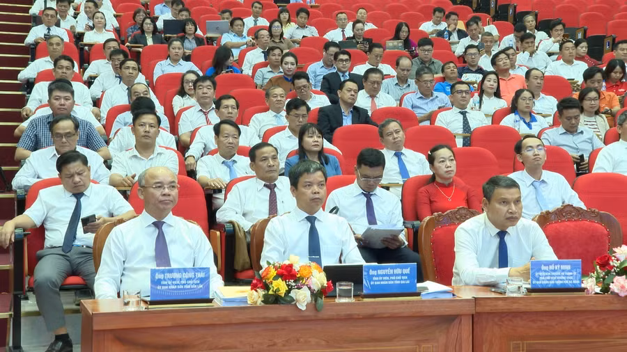 pho-chu-tich-ubnd-tinh-nguyen-huu-que-du-hoi-nghi.jpg