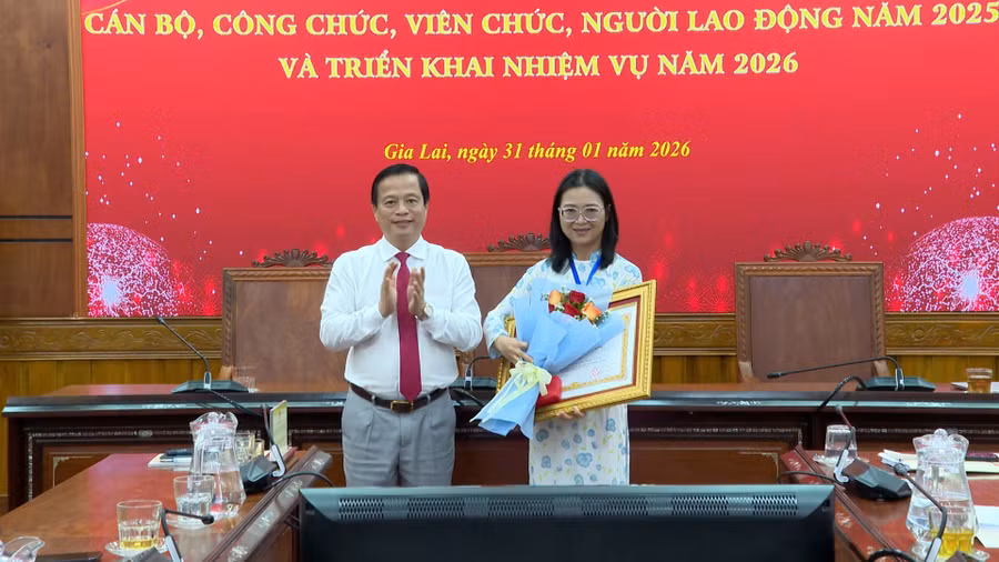 trao-huan-chuong-lao-dong-hang-ba-cua-chu-tich-nuoc.jpg