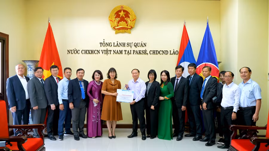 doan-cong-tac-tinh-gia-lai-tham-tong-lanh-su-quan-viet-nam-tai-pakse-chdcnd-lao.png