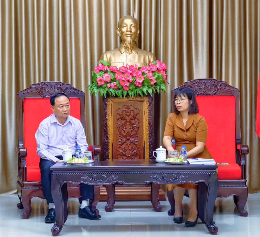 dong-chi-thai-dai-ngoc-va-dong-chi-ta-phuong-dung-tai-buoi-tham.jpg