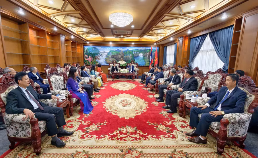 quang-canh-buoi-lam-viec.jpg
