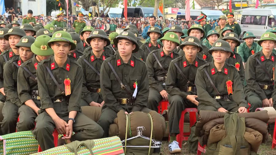 cac-thanh-nien-chuan-bi-len-duong-nhap-ngu-2.jpg