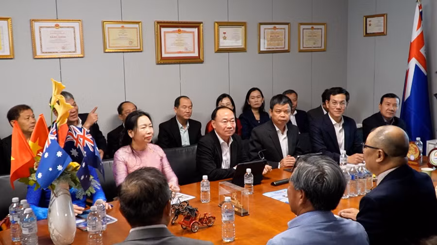 quang-canh-buoi-lam-viec.jpg