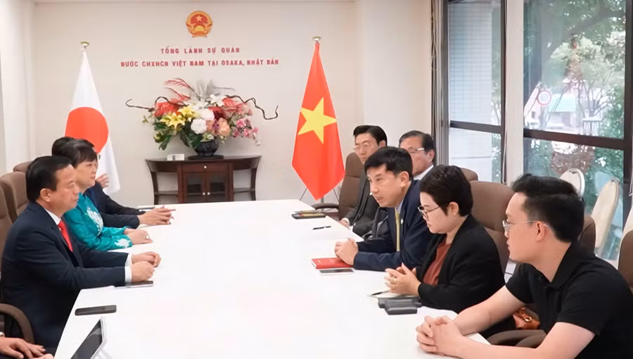 quang-canh-buoi-lam-viec.jpg