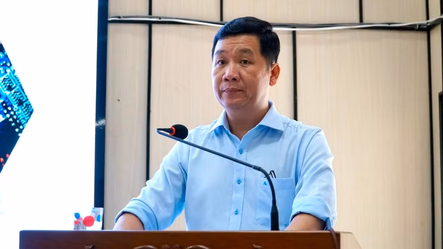 lanh-dao-thong-ke-tinh-bao-cao-ve-tinh-hinh-kinh-te-xa-hoi-6-thang-dau-nam-2026-tren-dia-ban-tinh.jpg