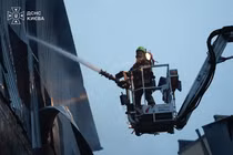 Nga tập kích nhiều khu vực tại Ukraine, cầu trọng yếu ở Kiev hư hại