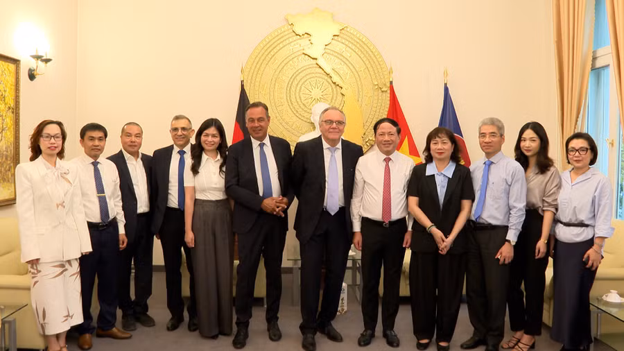 chu-tich-ubnd-tinh-lam-viec-voi-tap-doan-geo-cua-duc.jpg