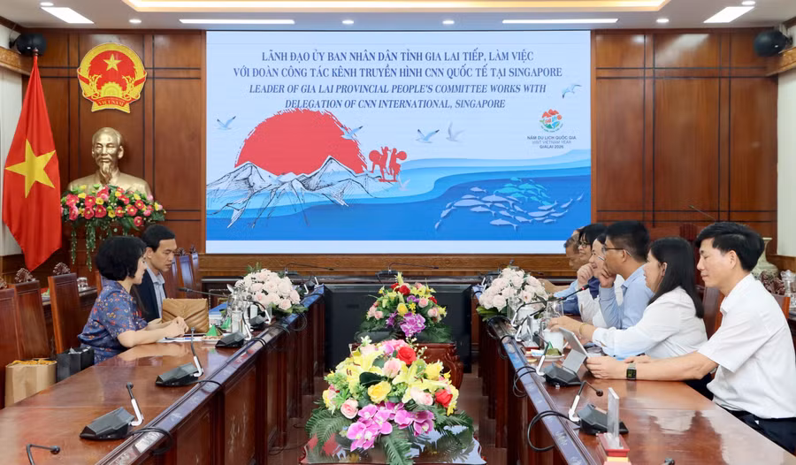 quang-canh-buoi-tiep-lam-viec.jpg