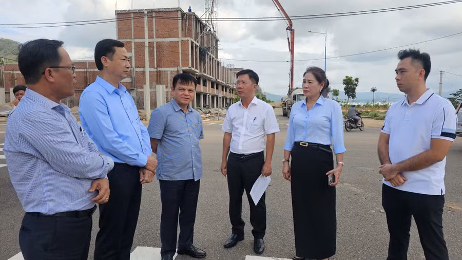 giam-sat-cac-du-an-dau-tu-ngoai-ngan-sach-tai-2-xa-tuy-phuoc-tay-va-canh-vinh.jpg