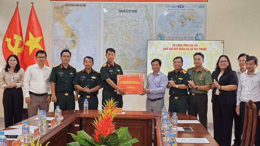 pho-chu-tich-thuong-truc-ubnd-tinh-nguyen-tuan-thanh-di-tham-kiem-tra-cac-don-vi-thuc-hien-nhiem-vu-dip-le-quoc-khanh-2-9.jpg