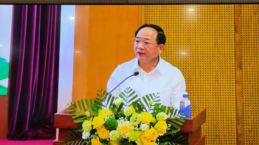 uy-vien-bo-chinh-tri-bi-thu-trung-uong-dang-truong-ban-tuyen-giao-va-dan-van-trung-uong-trinh-van-quyet-phat-bieu-tai-hoi-nghi.jpg